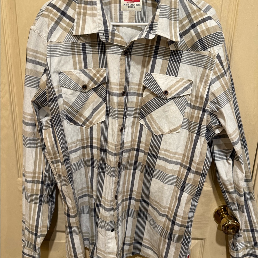 Wrangler Men's Casual Plaid Shirt in Tan and White